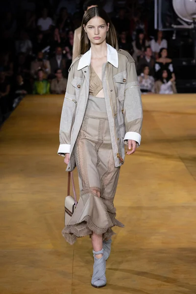Look 27